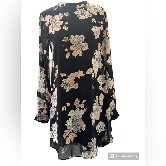 Astr Dresses & Skirts - ASTR The Label black floral sheer overlay long sleeve dress. Size XS